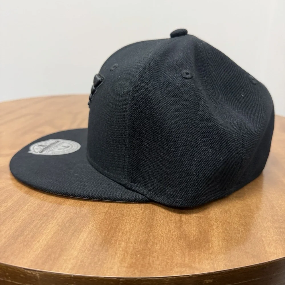 Mitchell & Ness St Louis Blues Black on Black Fitted hat cap‎ 7 3/8 NHL